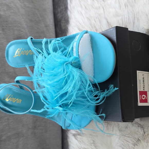 Liliana Turquoise Feathered Women's Sandals Sz 9 - Picture 3 of 10